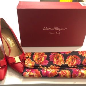 FERRGAMO CLASSIC BOW RED SHOSE